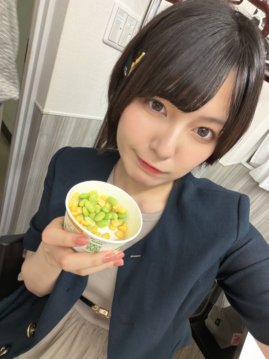 cab_cab_chan's tweet photo. 12時間配信ありがとうございました！楽しかったね〜！！！

どの企画も本当に楽しかったけど、大富豪めっちゃ面白くて嬉しかった🥰
いなかった部分のアーカイブ見なくちゃ🎶たくさんコメントで盛り上げてくれて本当にありがとう〜🤍❤️
また来年！🌻👒

#BW2026_12時間 https://t.co/9rKnSFP7YJ