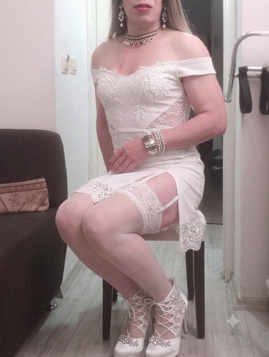 Naciyasa3's tweet photo. Gün gelir,#hayat sizden #aldığı herşeyi
Bir #kişinin üzerinde #toplar ve
Size #geri verir,
işte o anın, O #kişinin #kıymetini bilin.!! Çok değil
Bir sesini göresim geldi,
Bir de gülüşünden öpesim
MUTLU HUZURLU AKŞAMLAR
💗 KEYİFLİ VAKİTLER 💗\Askimmmm
♡🌿 Sevgilerimle🌿💞 https://t.co/DUgdliftDo