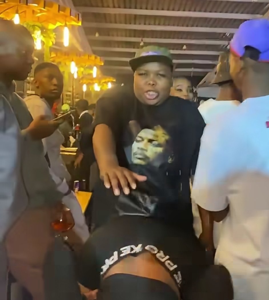 GOxMini's tweet photo. @PJ_Sikhosana &amp; twerk for strangers at groove😫gana ka nna bra God🙏🏼🙏🏼 https://t.co/nKlqIYAtCp