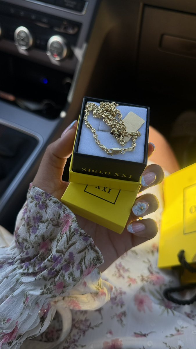 mllgzt's tweet photo. Me aburrí, salí y me antoje de unas markaditas..✨🎀🙈 https://t.co/mAcXCuZkQT