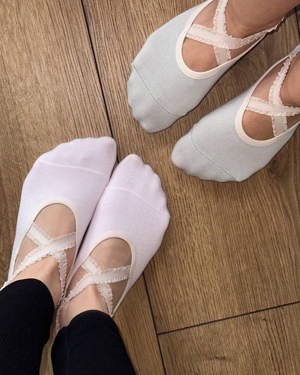 pinknmond's tweet photo. kalo kaos kaki nya gemes gini jadi bikin tambah semangat untuk olahraga gak sih?🫣🫵🏻 https://t.co/Wd44GYM5BA