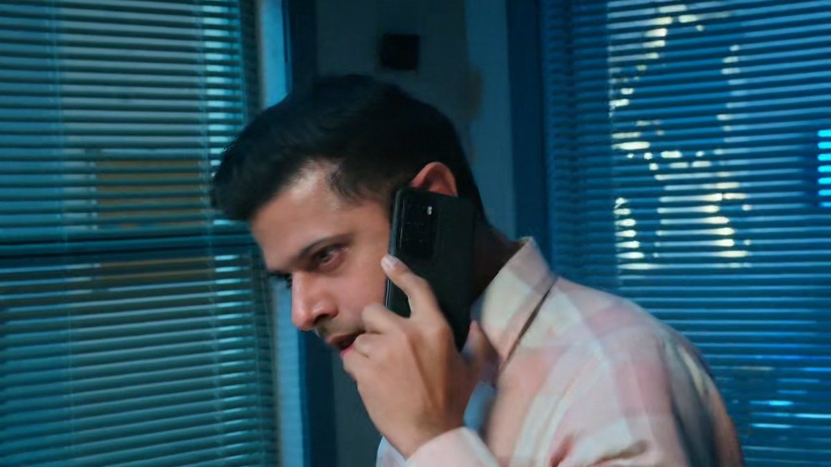 stanningadakaar's tweet photo. Shiv is gentle, calm with a composed demeanor while Parshuram is authoritative, unabashed and harsh. how exactly those two worlds colliding would look is exactly what he looked today. I'm spellbound !! Neil, take a bow man 🛐 what a screen presence!

#NeilBhatt #MrAndMrsParshuram https://t.co/EurZhNMAyH