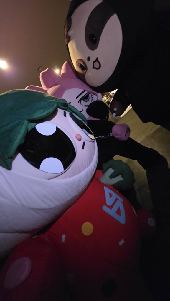 babykhunker's tweet photo. ชั้นชอบจริงๆ นะรูปเซลฟี่จากหลานอะ ไม่ว่าใครจะถือกล้องคืออ้วมหมดรูปไม่เคยเห็นเต็มหน้าเพราะแขนสั้น 4556665444555666555544555555555555555555555 https://t.co/mweet4JcT5