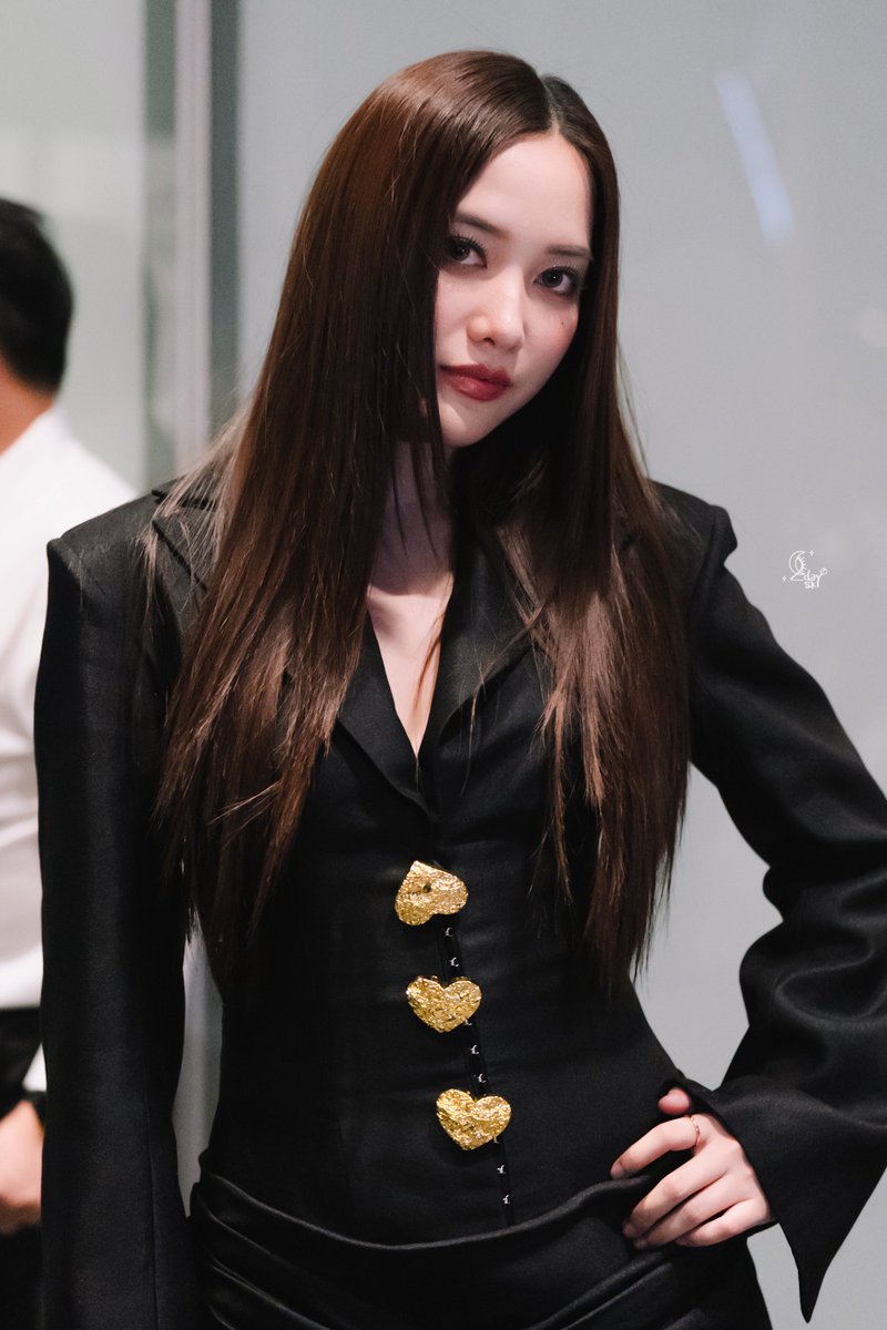 2daySky_'s tweet photo. ลุคนี้ที่ท่านให้ ฟรีนไดร์ตรง all black ปากแดง แอคนี้สิ้นแล้วค่ะ🫠

#PROJECTDUOONExFreenBecky #PROJECTDUOONExFreen 
#srchafreen https://t.co/lS9MtsQbWl
