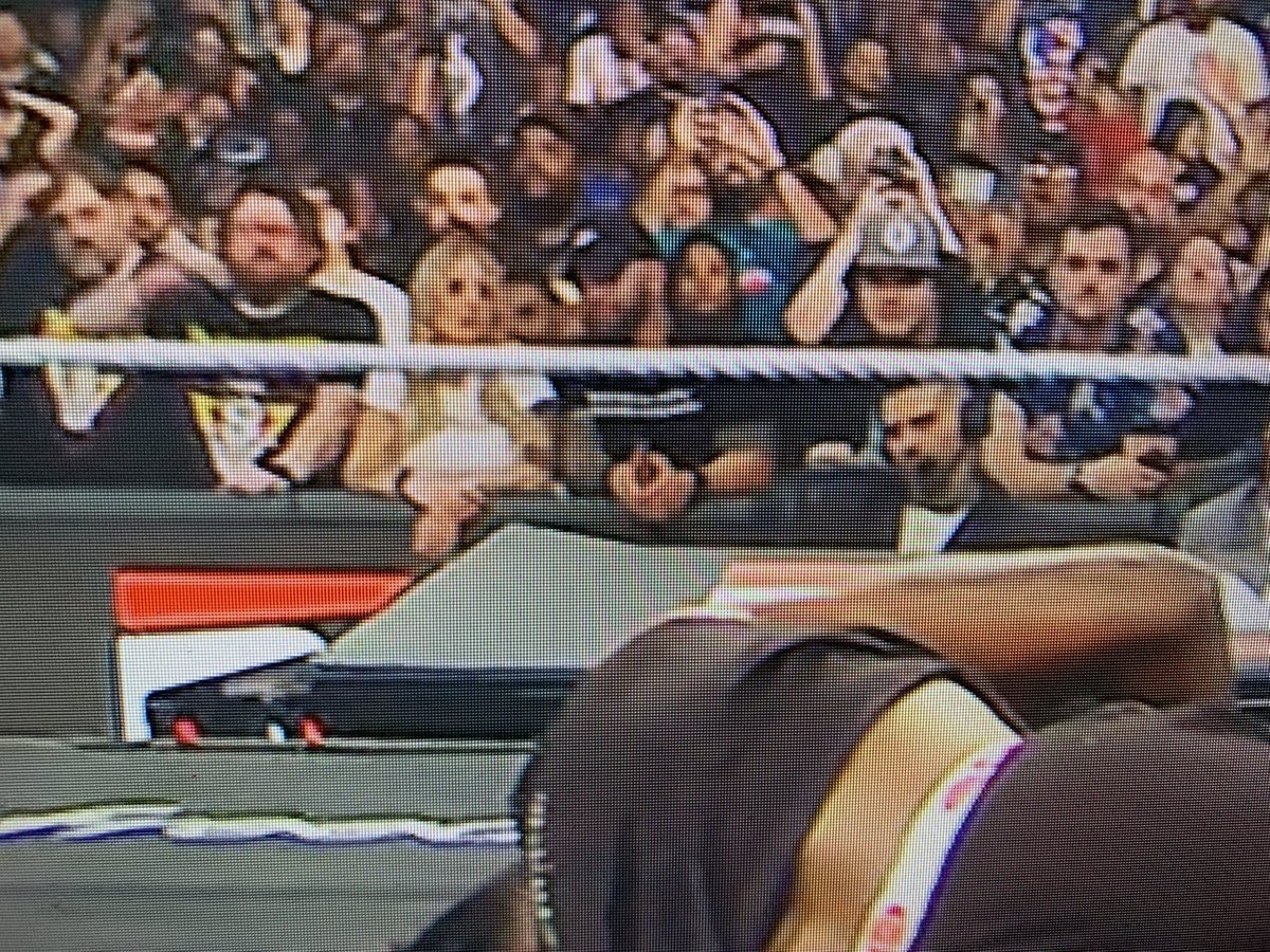 richard93612's tweet photo. Corey Graves-@WWEGraves no está impresionado con Big Cass-@TheCaZXL.
#WWE #WWEEspañol #WWEEspaña #WWERAW #WWEonNETFLIX #RAWonNETFLIX https://t.co/diL8oUesN3
