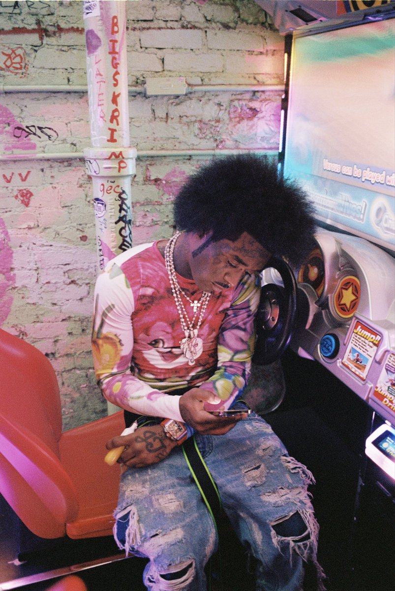uziawge's tweet photo. OMG CANT BELIEVE I MADE IT FAR🤩 
— Lil Uzi Vert https://t.co/WWy6a3NbNJ