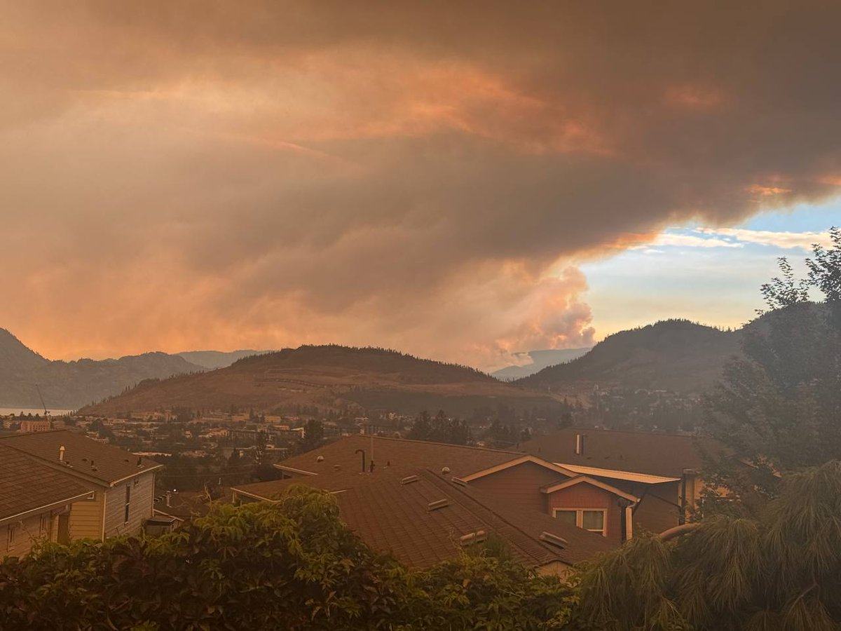KerryLynneFindl's tweet photo. It was an honour to join MLA @mack4change in West Kelowna. The fires have been devastating, but seeing brave British Columbians come together to help their neighbours, volunteer and support evacuees is inspiring. This is the B.C. spirit in action. https://t.co/OPWVA5PZOH