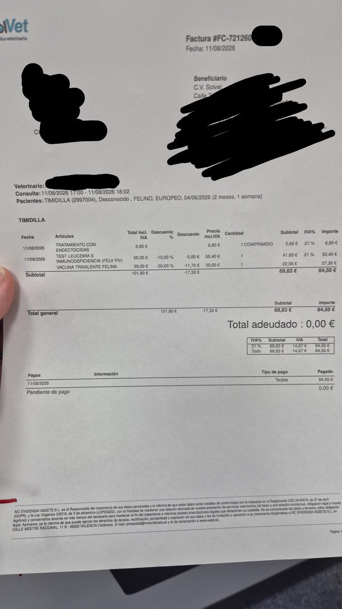 Neinei_rescue's tweet photo. Hola! Los gastos veterinarios de Timidilla y Vacilón hoy han sido 169€ 🙏🏻

He tenido otros gastos previos (desparasitación y visitas) pero, aunque lo he pagado yo, lo ha facturado una asociación para que fuera a precio de asociación y a ellos no les pasan las facturas así si no el conjunto mensual.

Esto también es a precio de asociación pero nos dejan pagarlo en el momento y hacen factura. 
Gracias a todos🙏🏻 subiré todo lo que pueda pero están dispersados, cada uno va a un veterinario, me están ayudando muchas asociaciones (no económicamente pero si dando la cara por mí) y cada uno tiene su forma de trabajar.

Mil gracias ♥️ 
Mañana llevamos al veterinario a Boo y Casper y pasado a Emily y Hollow.

Y en cuanto encontremos acogida operamos al gatito de la enucleación del ojo. Aún no tiene nombre el gatito del ojito mal 💔