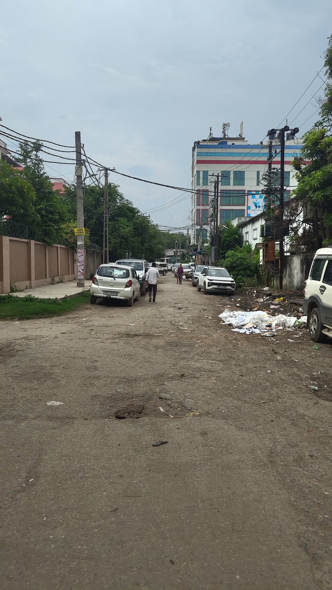DrRanjanNishant's tweet photo. This is one of the posh residential area of Patna - Rajendra Nagar.
Can PMC and UDHD not take care of the good residential areas of Patna?

Even Patliputra colony is supposed to be a posh colony but, there also the condition isn't good either!!

What we get             Potential https://t.co/IkFKzgTNRY