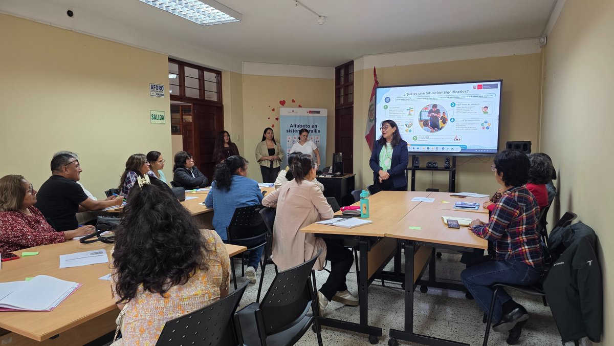 MineduPeru's tweet photo. 👨‍🏫📢 Especialistas de Educación Básica Especial de las DRE y UGEL, junto con directivos de los Centros de Educación Básica Especial (CEBE) de la región Lima Provincias,  participaron en una asistencia técnica presencial sobre la planificación curricular de los aprendizajes según las necesidades de los estudiantes con discapacidad severa y multidiscapacidad. 🏫💡En el Minedu seguimos impulsando el fortalecimiento de capacidades, porque una educación de calidad comienza con profesionales mejor preparados.