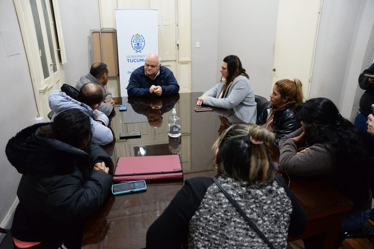 FEDEMASSOTUC's tweet photo. Hoy me reuní con referentes de la Mesa de Organizaciones Sociales, junto a su secretario general, Roque Oscar Concha; su secretaria adjunta, Giannina Palmier; y representantes de ocho organizaciones sociales y de la sociedad civil. https://t.co/jrkbSw3e0G