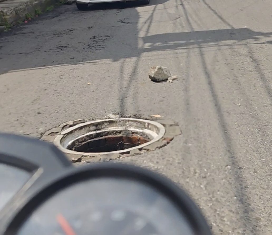 hurican28's tweet photo. Nos apoyan @TlalpanAl @SEGIAGUA @CCSEGIAGUA @CESACT esta coladera sin tapa en calle Tlazopilli esquina con 2da de Tlazopilli col Nuevo Renacimiento de Axalco. https://t.co/IIpohUO6TW