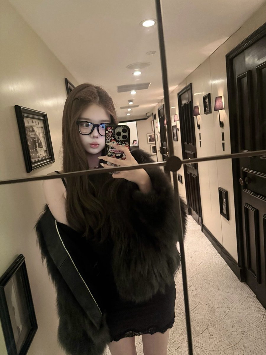 luxforevr's tweet photo. 💋 let me drain you https://t.co/F446ornjNF