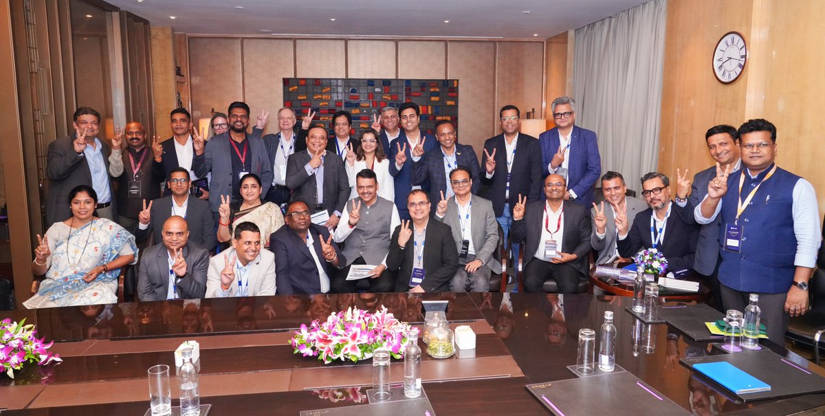 CMOMaharashtra's tweet photo. 🔸CM Devendra Fadnavis chairs a roundtable conference with 19 top CEOs at the 'GCCPROs Leadership Summit'.
DCM Sunetra Ajit Pawar, Pune Mayor Manjusha Nagpure GCCPROs CEO Shammi Prabhakar Singh, GCCPROS Co-founder and Coordinator Nilesh Deshmukh and other dignitaries were present.

🔸मुख्यमंत्री देवेंद्र फडणवीस यांच्या अध्यक्षतेखाली 'जीसीसीप्रोस लीडरशिप समिट' कार्यक्रम येथे 19 आघाडीच्या मुख्य कार्यकारी अधिकाऱ्यांसमवेत राउंडटेबल कॉन्फरन्स पार पडली.
यावेळी उपमुख्यमंत्री सुनेत्रा अजित पवार, पुण्याच्या महापौर मंजुषा नागपुरे, जीसीसीप्रोसचे मुख्य कार्यकारी अधिकारी शम्मी प्रभाकर सिंह, जीसीसीप्रोसचे सहसंस्थापक आणि समन्वयक नीलेश देशमुख व इतर मान्यवर उपस्थित होते.

🔸मुख्यमंत्री देवेंद्र फडणवीस इनकी अध्यक्षता में 'जीसीसीप्रोस लीडरशिप समिट' कार्यक्रम में 19 शीर्ष मुख्य कार्यकारी अधिकारियों के साथ राउंड टेबल कॉन्फ्रेंस संपन्न हुई।
इस अवसर पर उप मुख्यमंत्री सुनेत्रा अजित पवार, पुणे की महापौर मंजुषा नागपुरे, जीसीसीप्रोस के मुख्य कार्यकारी अधिकारी शम्मी प्रभाकर सिंह, जीसीसीप्रोस के सह-संस्थापक और समन्वयक नीलेश देशमुख एवं अन्य मान्यवर उपस्थित थे। 

 🕢 7.30pm | 11-8-2026📍Pune | संध्या. ७.३० वा. | ११-८-२०२६📍पुणे.
 
@Dev_Fadnavis @SunetraA_Pawar @MDNagpure @shammiprabhakar @GCC_PROS
#Maharashtra #DevendraFadnavis #GCC