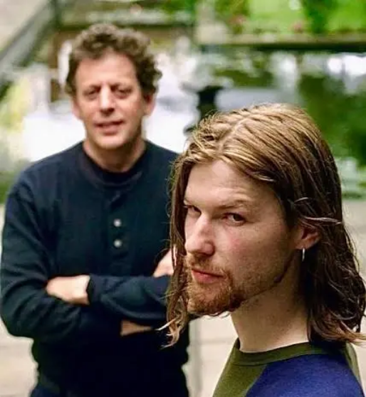 SocPapahatzis's tweet photo. APHEX TWIN : ICCT HEDRAL – ORCHESTRATED BY PHILIP GLASS (1995)
https://t.co/gCEGeIKX30
#oannes #music #minimalism #techno #90s #90smusic https://t.co/7y9k2NFi1R
