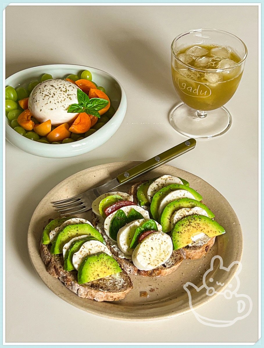 Shekharappa6's tweet photo. This fresh Italian Burrata has a creamy, stretchy core bursting with rich dairy flavor—perfect for topping salads or serving with crusty bread. https://t.co/LcvzQROs7b