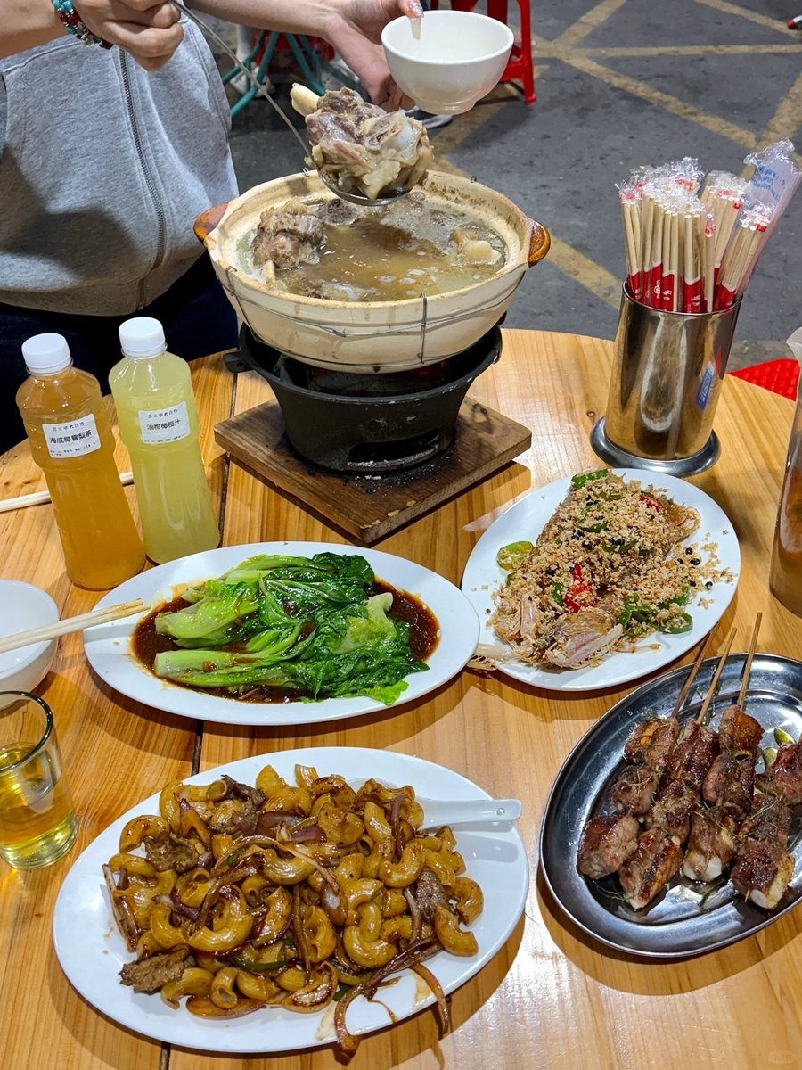 flipside12313's tweet photo. Warm reunion with my old crew tonight—nothing beats the vibe of picking up right where we left off, laughing till our sides hurt https://t.co/hiMHPRtAWI