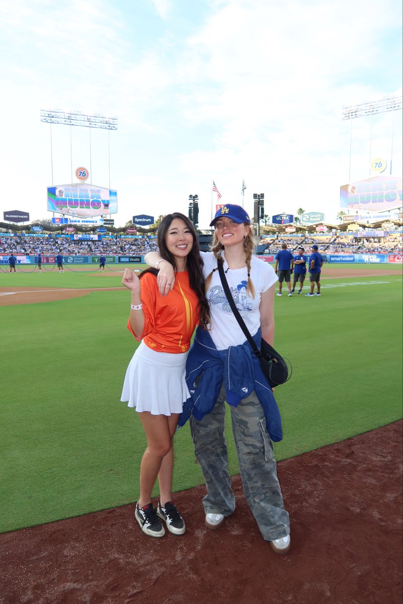 extraemilyy's tweet photo. i threw a first pitch at a dodgers game!! :D https://t.co/MvPXNXUyzg