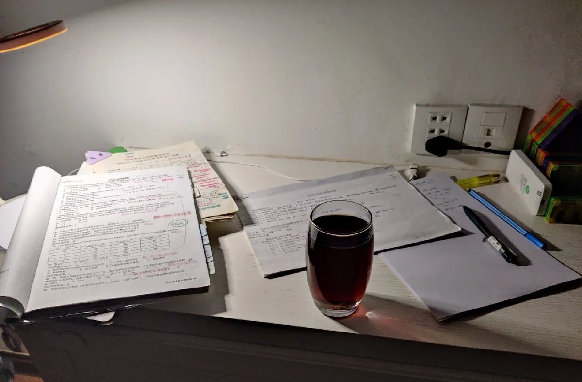 Jacaragh's tweet photo. Another evening at the desk — coffee’s cold, screen’s glowing, and that to-do list is still winning. (Perfecting the work grind one hour at a time) https://t.co/bwmIk4QqlT