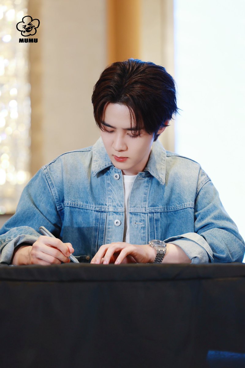 nuomunuomu0101's tweet photo. 「20260811   鸢 (Vision Wings) KMS上海线下签售DAY1」#KUN #钱锟 #쿤 #WayV #威神V
#クン https://t.co/WkoI0goVNW
