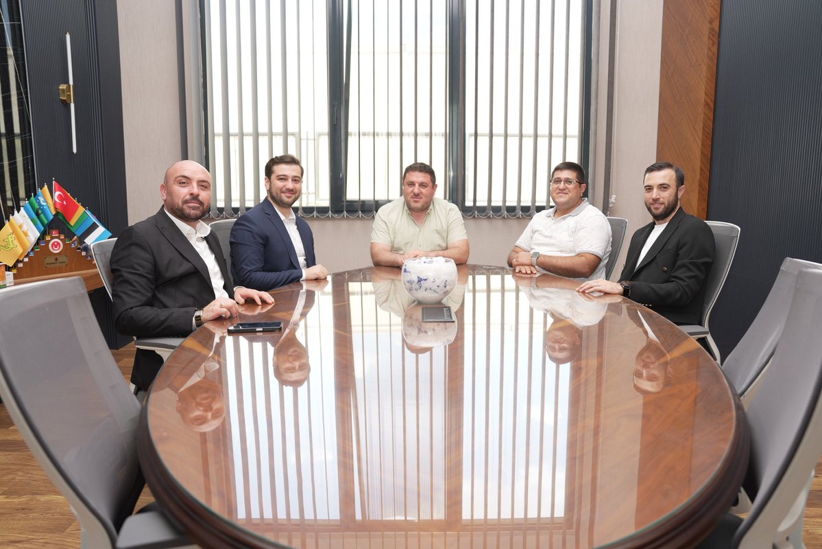 mesutbozatli's tweet photo. 📍 Özbal Un Fabrikası

Gıda sektöründe faaliyet gösteren Özbal Un Fabrikası Yönetim Kurulu Başkanı Sayın Mehmet Özbal’ı, AK Parti Gaziantep İl Başkan Yardımcılarımız Kemal Özufacık ve Hakkı Kalender ile birlikte ziyaret ettik.

Üretim, gıda sektörü ve Gaziantep sanayisinin geleceği üzerine verimli bir sohbet gerçekleştirdik.

Nazik ev sahipliği için Sayın Mehmet Özbal’a teşekkür ediyor, çalışmalarında başarılar diliyoruz.