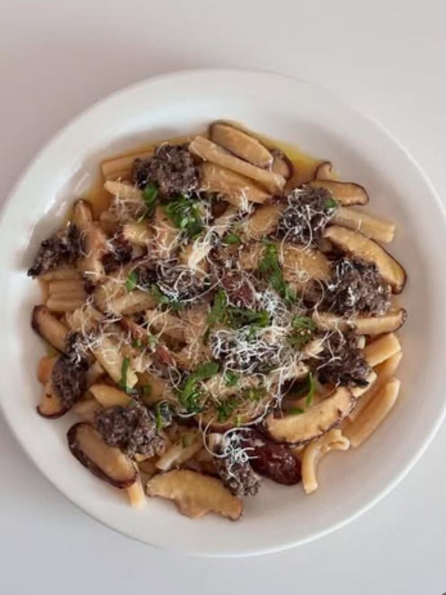 amanda48ii9's tweet photo. Just whipped up creamy garlic mushroom pasta in 15 mins—weeknight win unlocked https://t.co/xs87r5no57