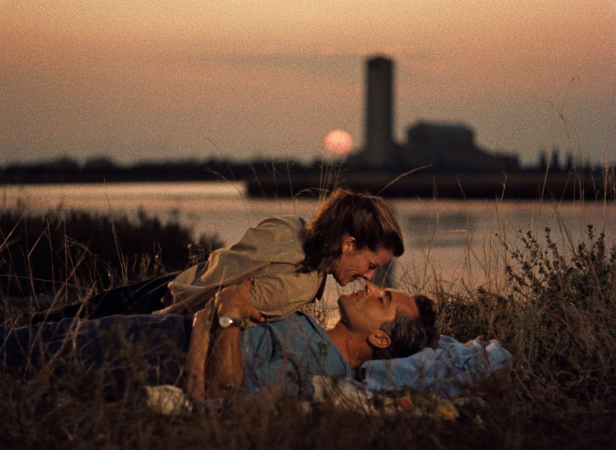 CarlottaFilms's tweet photo. 🌞 Cet été, Venise vous attend…
✨ SUMMERTIME de David Lean, avec Katharine Hepburn &amp; Rossano Brazzi.
Une Venise solaire, un amour inattendu, la mélancolie d’une femme seule…
En 1955, David Lean signe une romance aussi lumineuse que bouleversante. https://t.co/PYG1re7YbZ