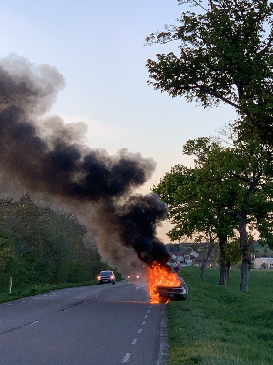 JLRPRS's tweet photo. @Ulrich403 Sympa la v6! Vérifie bien tes durites d’essences, ça m’a coûté la mienne il y a quelques années… https://t.co/8TGps2QNt6
