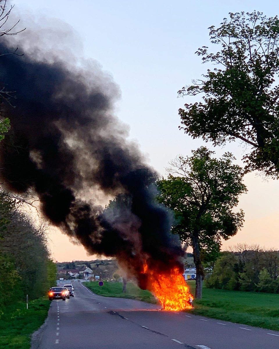 JLRPRS's tweet photo. @Ulrich403 Sympa la v6! Vérifie bien tes durites d’essences, ça m’a coûté la mienne il y a quelques années… https://t.co/8TGps2QNt6
