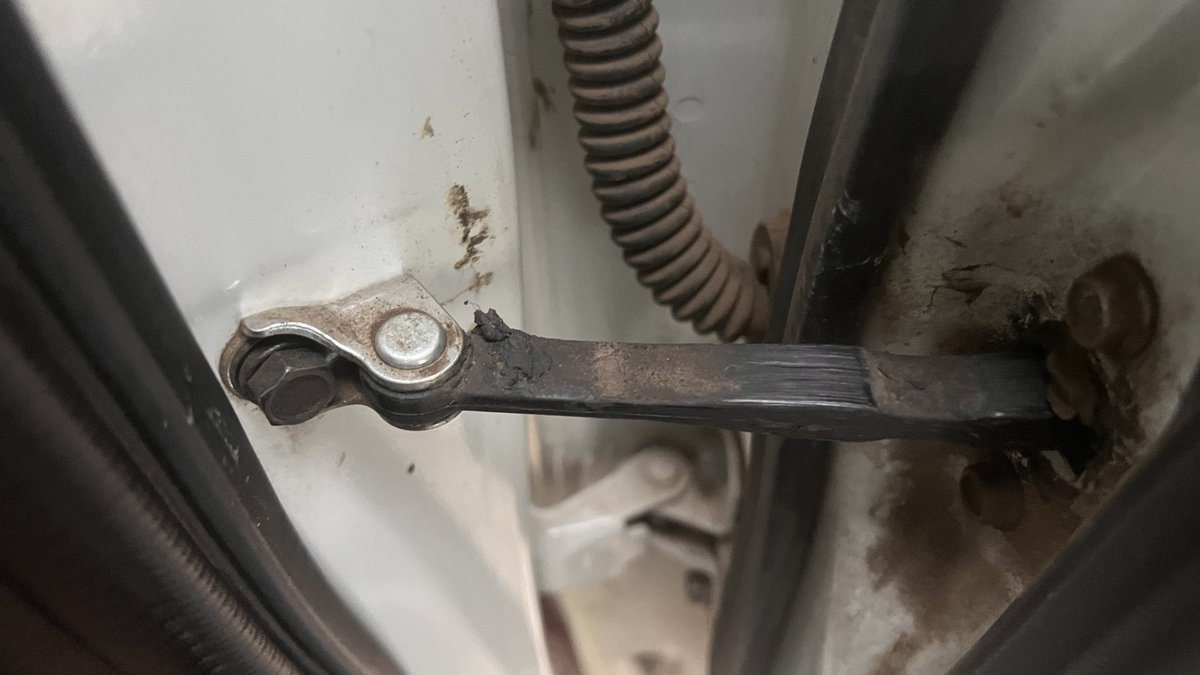 PrashantMusmad1's tweet photo. @Maruti_Corp @MSArenaOfficial #vitara #breeza #car serviced my Car at Automotive mfg CSN MH. Bill charged very high and service wasn’t done properly. Complaint to Maruti but no response. This is service provided by Maruti. I email teritory &amp; regional manager but no response https://t.co/Q8GL4AICVX