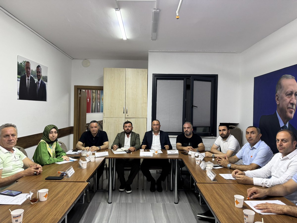 AvGurkanAksoy's tweet photo. İlçe Yönetim Kurulu toplantımızı, İl Koordinatörümüz Sn.Dursun Tirki’nin katılımlarıyla gerçekleştirildi.
Teşkilatımızla birlikte birlik ve dayanışma içerisinde çalışmalarımıza kararlılıkla devam ediyoruz.

#AKParti #Avcılar #birliktebasaracağız https://t.co/xk5Uwur038
