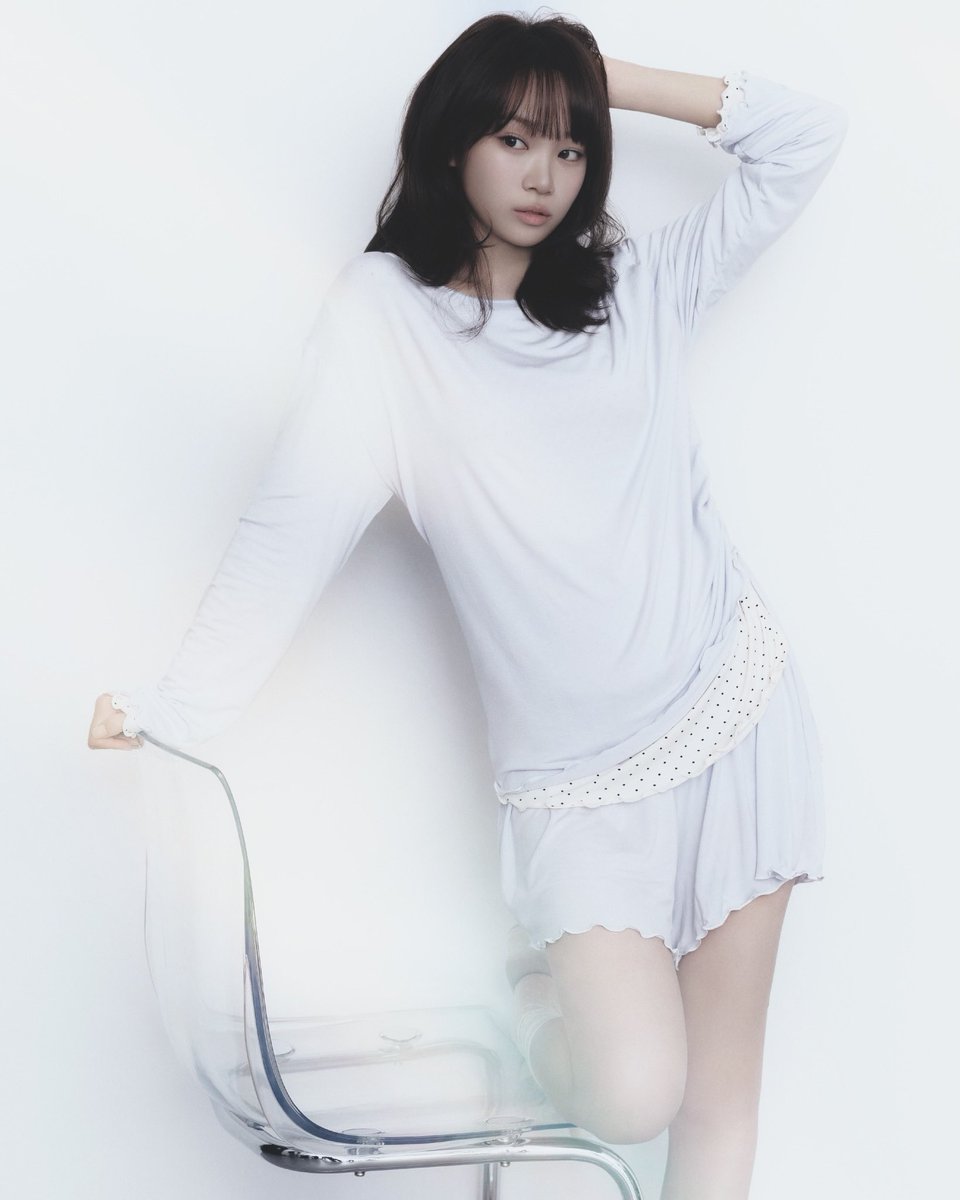 jimchaewon's tweet photo. 🪽 ( . . . ) Dressed in soft tones and sweet little details. Just the kind of pretty you’ll want to wear every day. https://t.co/r2ud7M50Kv