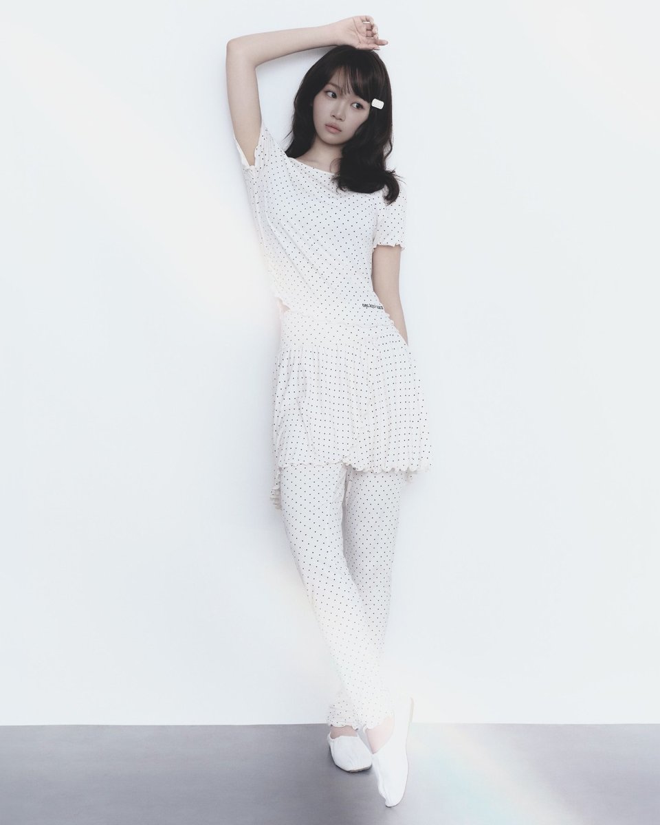 jimchaewon's tweet photo. 🪽 ( . . . ) Dressed in soft tones and sweet little details. Just the kind of pretty you’ll want to wear every day. https://t.co/r2ud7M50Kv