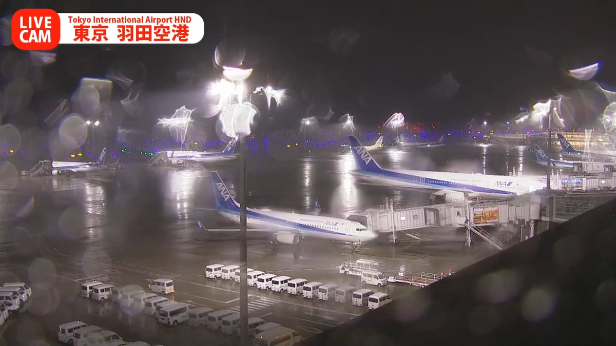 live__atlas's tweet photo. 羽田空港（東京国際空港）の現在の様子を映したライブカメラ映像です。

東京国際空港（羽田空港） ライブカメラ
🔗https://t.co/F2AagosDOd

#台風15号 #羽田空港 https://t.co/nIcX6ESraS