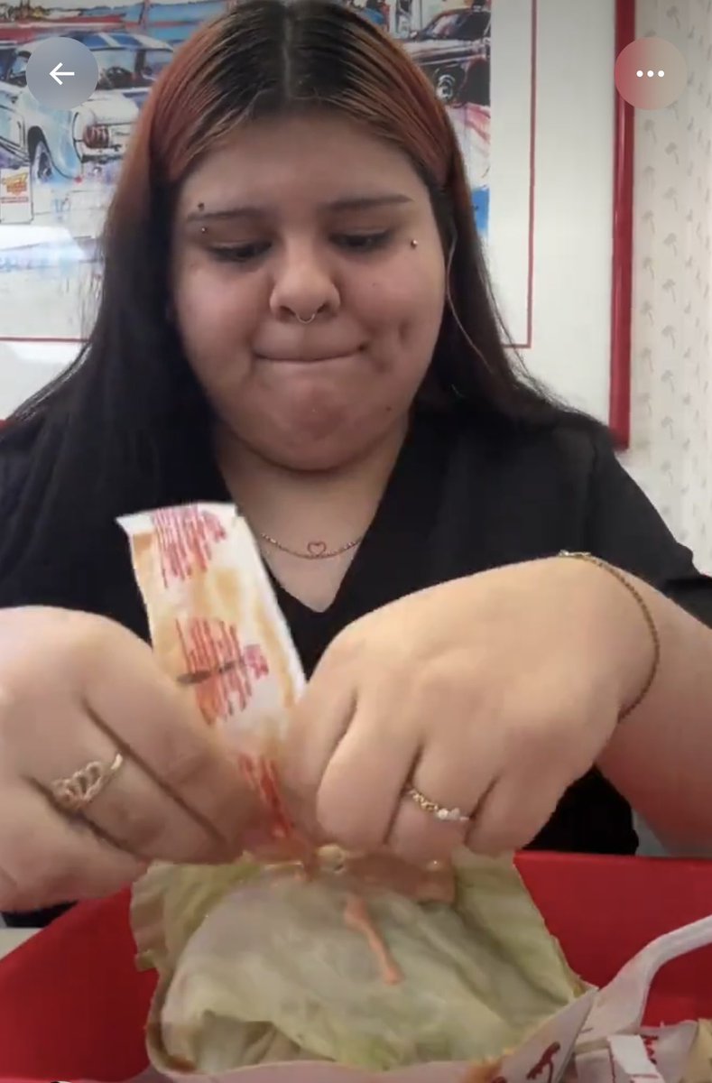 StarvingMewnie's tweet photo. *• grosspo thread of meow mukbangs for #edrtwt (no commentary)🧵🪡 ₊˚⊹ 𐂯

♡ and ↻ plz .ᐟ

edrtwt grosspo messy mukbang appetite suppressant ricecaketwt gross mukbang clock app (not 100% fatspo bc i don’t care how fat she is) https://t.co/MvEmhcMosW