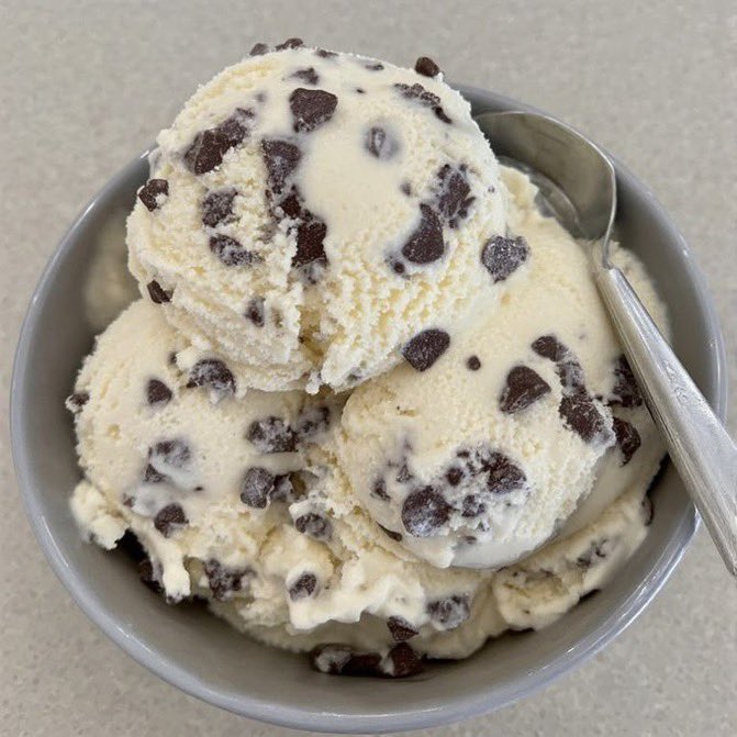 ElyfaeFeelings_'s tweet photo. ice cream or chocolate cake? https://t.co/RalxWzdewU