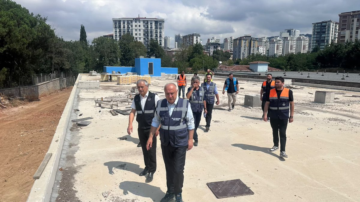 SafakBasa's tweet photo. KARTAL ilçemize yeni İÇME SUYU DEPOLARI kazandırıyoruz. ESENTEPE 12.500 m3,  SOĞANLIK 5.000 m3, YÜZKONUTLAR 7.500 m3 depo inşaatları hakkında kontrol teşkilatımızdan bilgi aldım. İnşaat ve mekanik işleri önemli ölçüde tamamlanan su depolarımızın çevre düzenlemeleri devam ediyor. Depo alanlarının üzerine de GES (Güneş Enerjisi Santralleri) kuruyoruz.