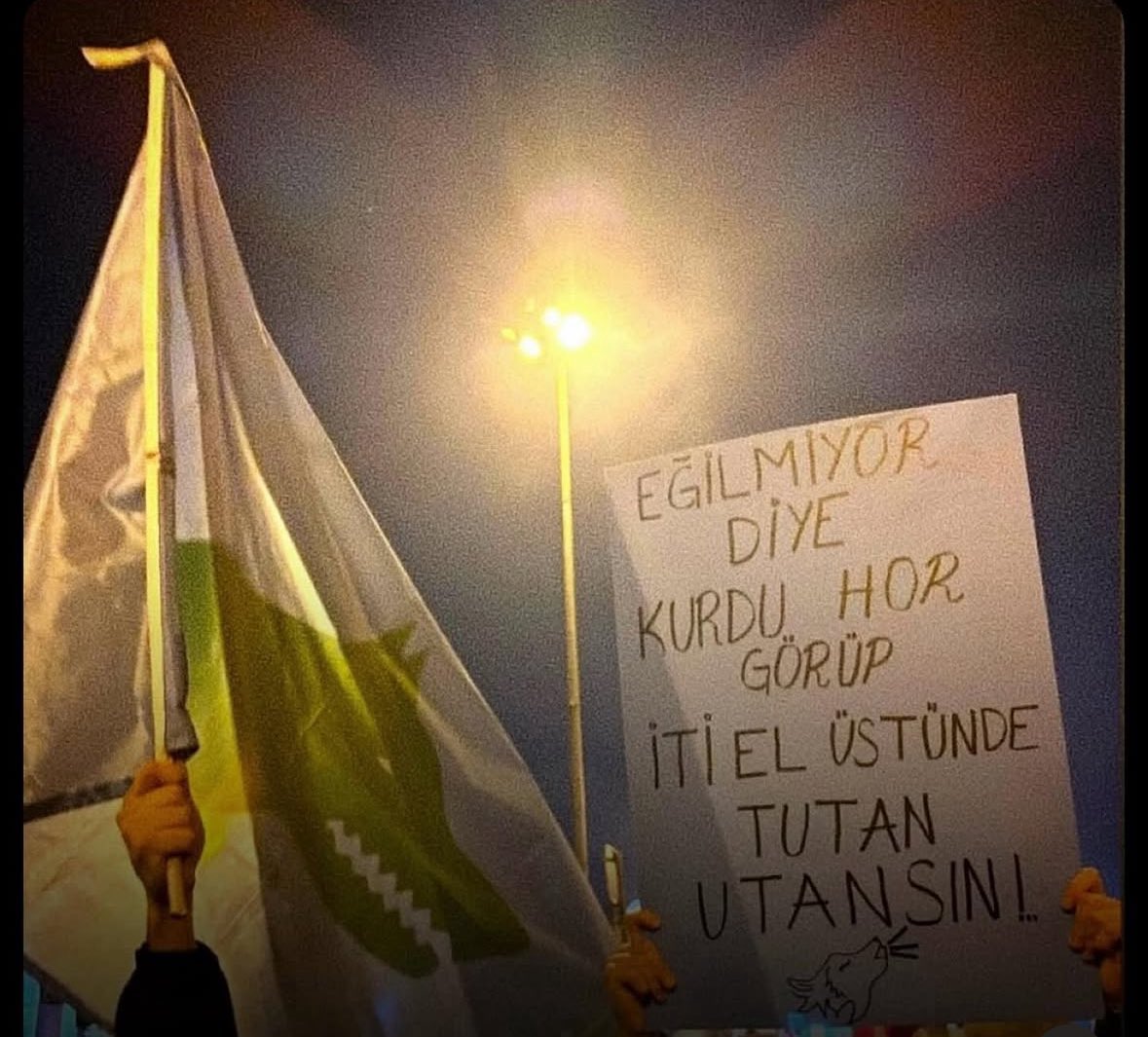 ugurryildiz_'s tweet photo. herkes eğilse de biz dik dururuz. https://t.co/JvUG3B3t6k