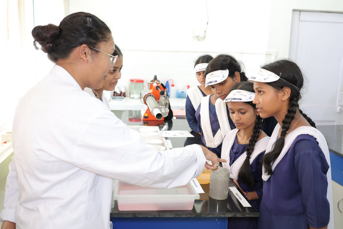 icmrnihrdib's tweet photo. Day 1 #SHINE2026 at ICMR-NIHR Dibrugarh! 🔬
Students explored the fascinating world of biomedical research, health science and innovation through laboratory visits, interactions with scientists and engaging sessions. A day filled with curiosity, discovery and inspiration!
#ICMR https://t.co/SsDUikyaeC