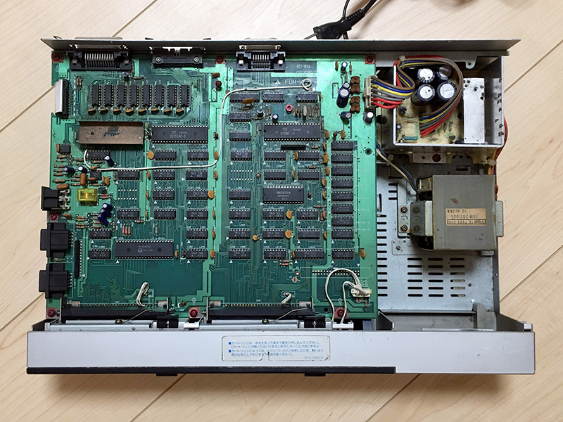 sc59_jp's tweet photo. CF-3000 と CF-3300 のメイン基板、似て非なるものだった。
似てるけどよく見るとぜんぜん違う。
CF-3000 には FDD 用のコネクターっぽいパターンはあるけど、たぶん使えないんだろうな。
知らんけど💦
CF-3000 の基板の写真はこちらから拝借。
https://t.co/q0wpzl2Fuj
#National #MSX #CF3000 #CF3300