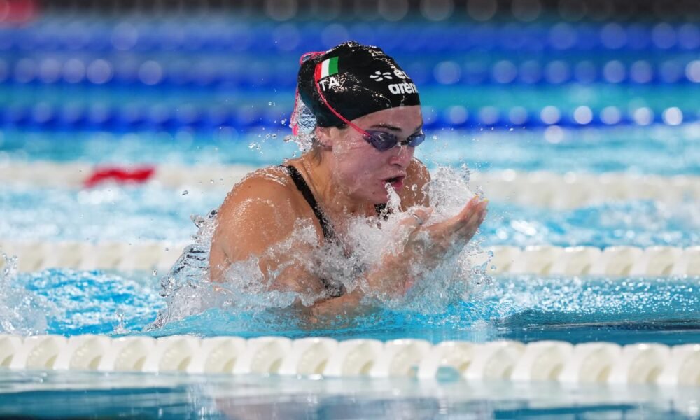 ge_aldrig_upp's tweet photo. Dico però che è imbarazzante che alcune cuffie italiane siano state stampate sbagliando la bandiera e scambiando la posizione del verde e del rosso 🤦🏻‍♂️

#Paris2026 #swimming https://t.co/aBSxzw3mPI
