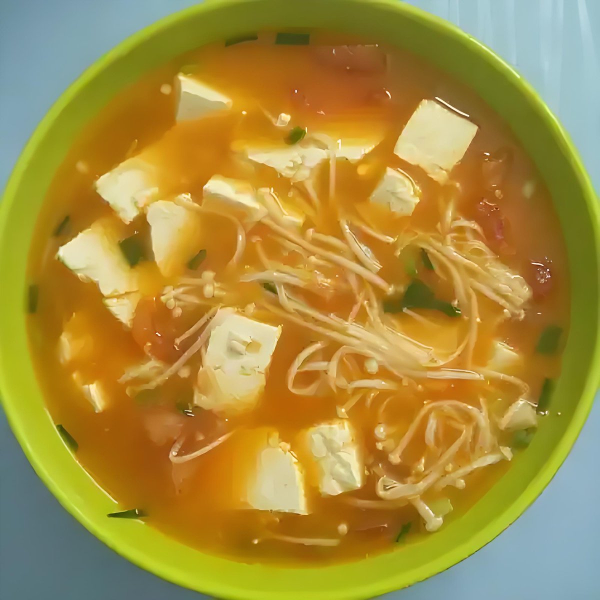 Trueangel18's tweet photo. Just had the coziest weekday lunch! Homemade tomato soup with a side of buttery garlic bread—total comfort in every bite. https://t.co/ddhKynEoGD