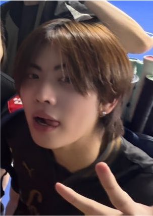 oillovey's tweet photo. เฟิร์สส ไม้กี่ไม้นั่น555555555555555 https://t.co/af9Hdz03ZC