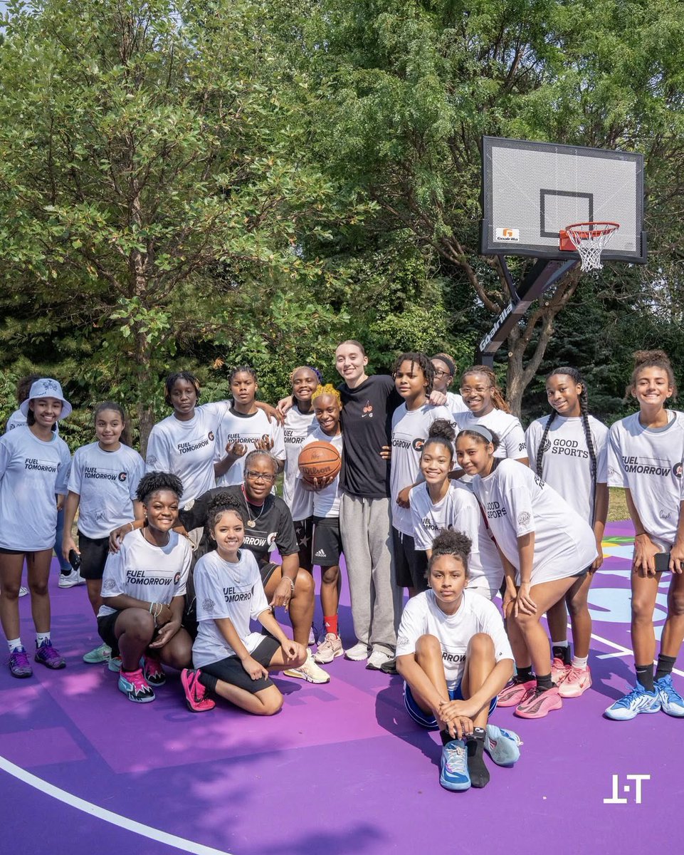 bookofbueckers's tweet photo. that little girl rlly just had her childhood court refurbished with HER name on it. https://t.co/qVVNtvR7KB