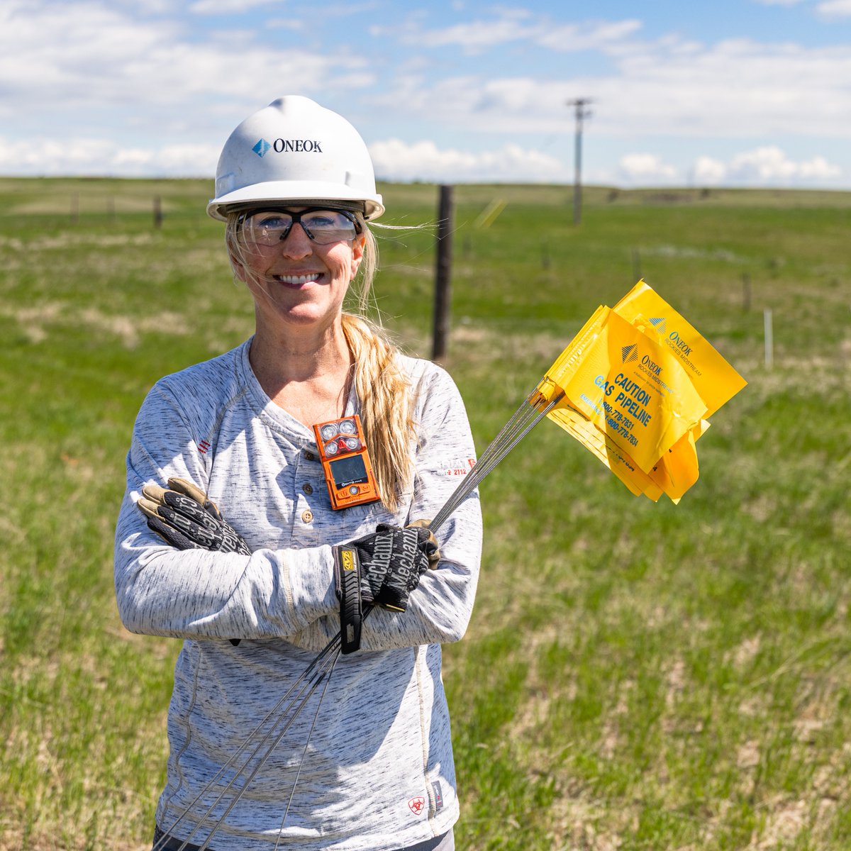 ONEOK's tweet photo. Employees like Shawna in ND help mark underground utilities before excavation work. Planning a construction project or backyard improvement? Call 811 before you dig. It's free and helps protect people, communities and critical underground infrastructure.
#811BeforeYouDig https://t.co/FDGMXh9LuN