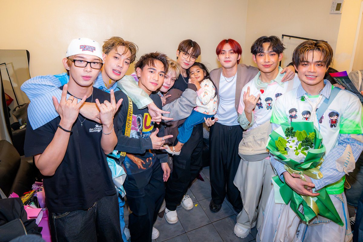 AJAAofc's tweet photo. The P-POP community support was at an absolute 100% for GAME START. Having our fellow artists in the Skydome made this milestone so much more special. 🔥

A massive, heart-filled shoutout to VXON, KAIA Angela and, XONARA for pulling up and taking photos with us.

Huge love and gratitude as well to G22, Yes My Love, 1621, AZTER, 6SENSE Hunter, Cloud 7 Egypt, DNA, NXT, and GenZix for coming through to support our big night! Your love means everything to us! 💖

#AJAA
#AJAAGameStart
#AJAAFirstConcert
#CornerstoneConcerts