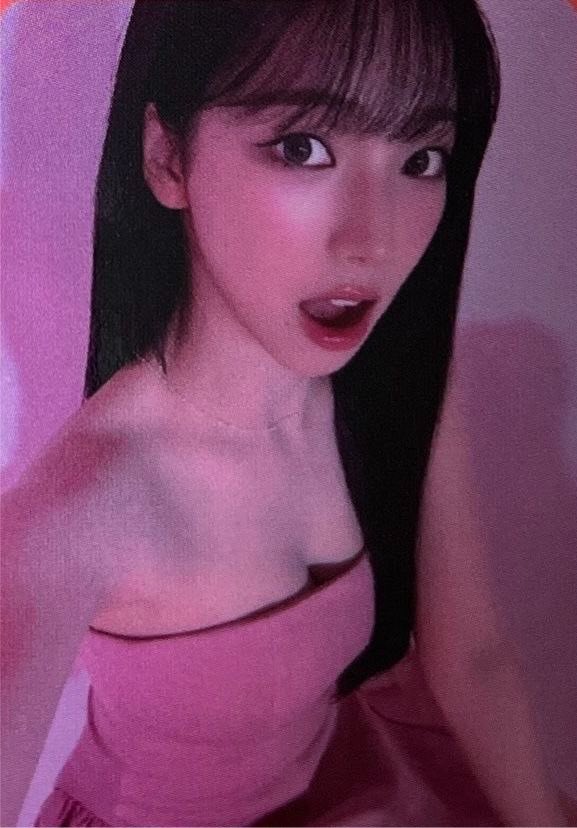 IsleOfMusic06's tweet photo. Queen Karina looks too gorgeous in this picture. Her eyes and lips are so mesmerising 😵‍💫. And her bangs make her face look even more beautiful❤️ Her pink outfit only highlights even more how unreal this woman is. Im proud to be a MY and her fanbitch❤️❤️ https://t.co/snQO5vMxcV