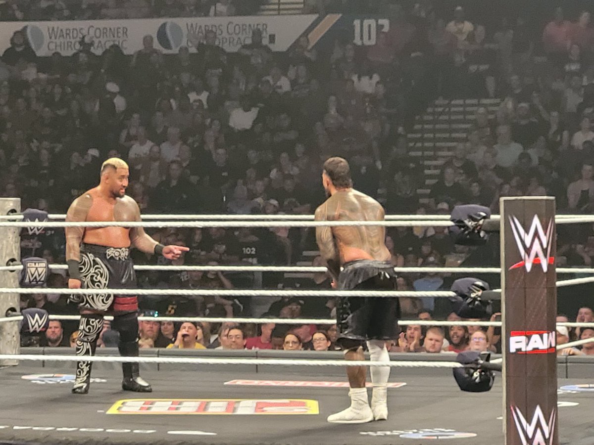 Menace0001VB's tweet photo. @WWEJEY_USO vs Solo Sikoa #wweraw Norfolk https://t.co/mvR0pDyWwl