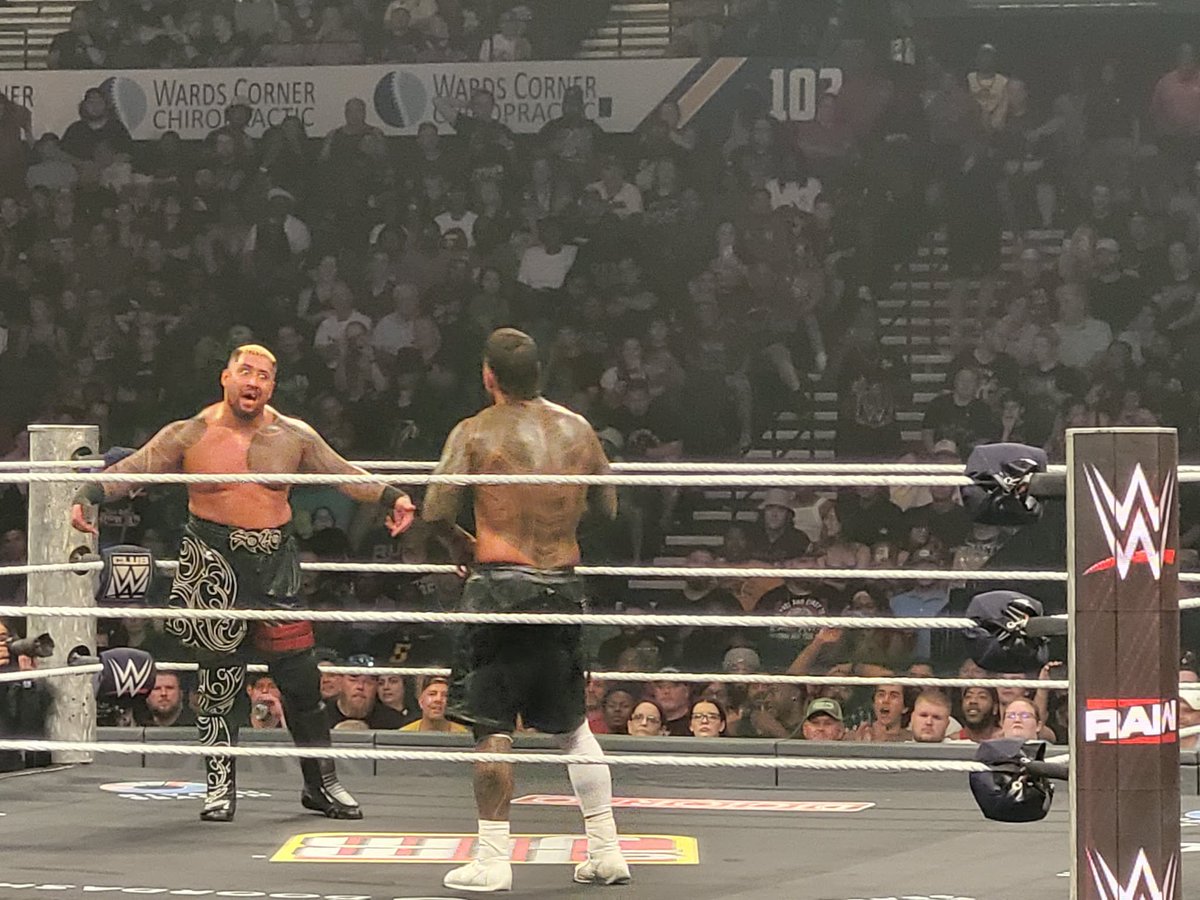 Menace0001VB's tweet photo. @WWEJEY_USO vs Solo Sikoa #wweraw Norfolk https://t.co/mvR0pDyWwl