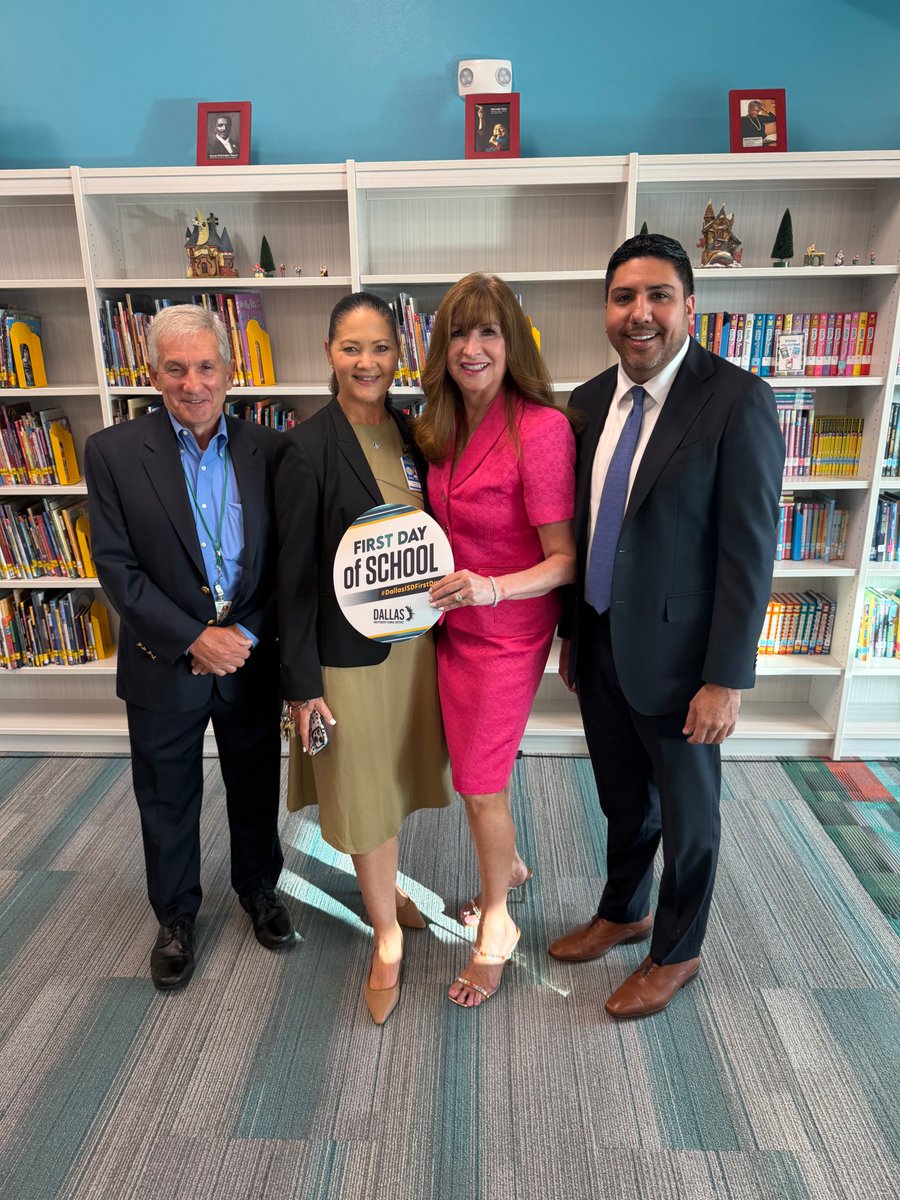 DallasISDSupt's tweet photo. ¡Feliz regreso a clases, Dallas! Me dio mucho gusto ver a tantos estudiantes emocionados en Thomas Jefferson High School y Victor H. Hexter Elementary. ¡Les deseo un excelente año escolar! https://t.co/CuBVlM4icZ